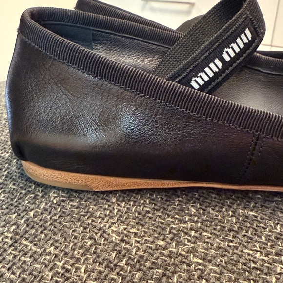 Miu Miu Black Leather Loafers with Bow Detail - Picture 5 of 7